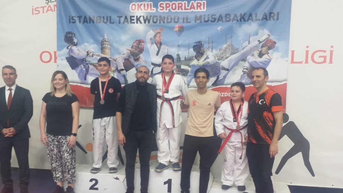 MEB Okullar Arası İstanbul Tekvando Şampiyonasında Minik Erkekler 57 kiloda Mevlana Ortaokulu öğrencimiz Yiğit Ali Taşgın İl 1. olmuştur.